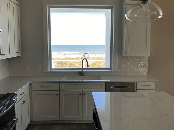3 bedroom side kitchen