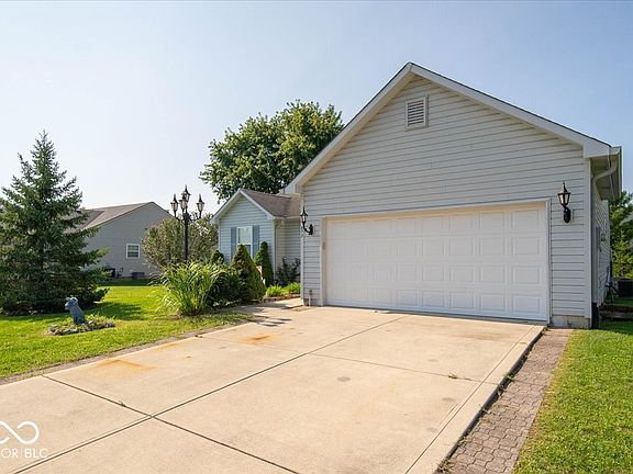 2nd image of 870 Shoreline Ln