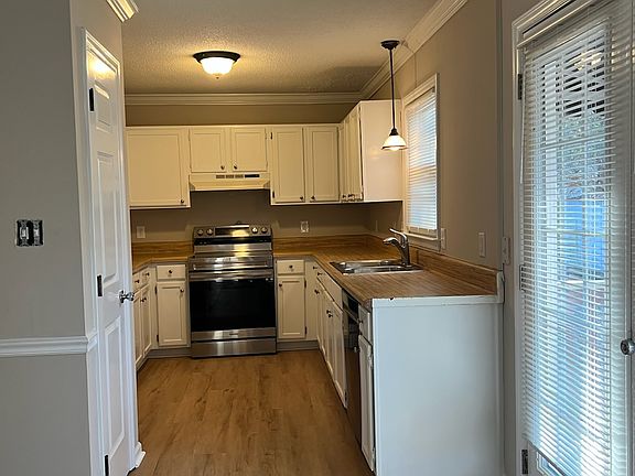 3rd image of 1605 N Juniper Ct