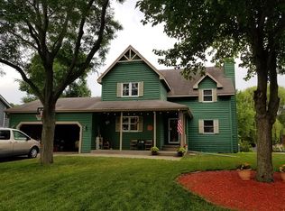 8640 Chanhassen Hills Dr N, Chanhassen, MN 55317