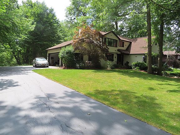 3rd image of 165 Glen Oak Dr