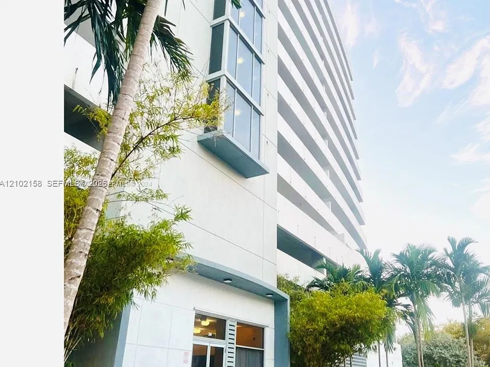 36 NW 6th Ave #806