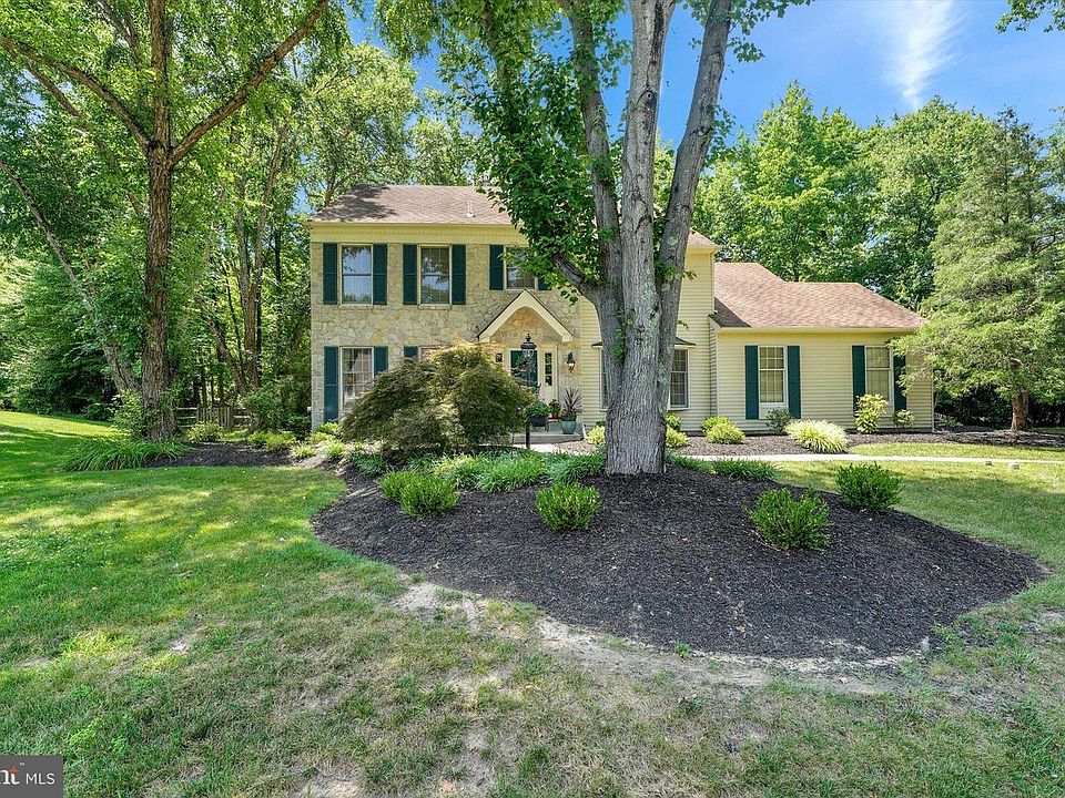 1st image of 203 S Esther Ln
