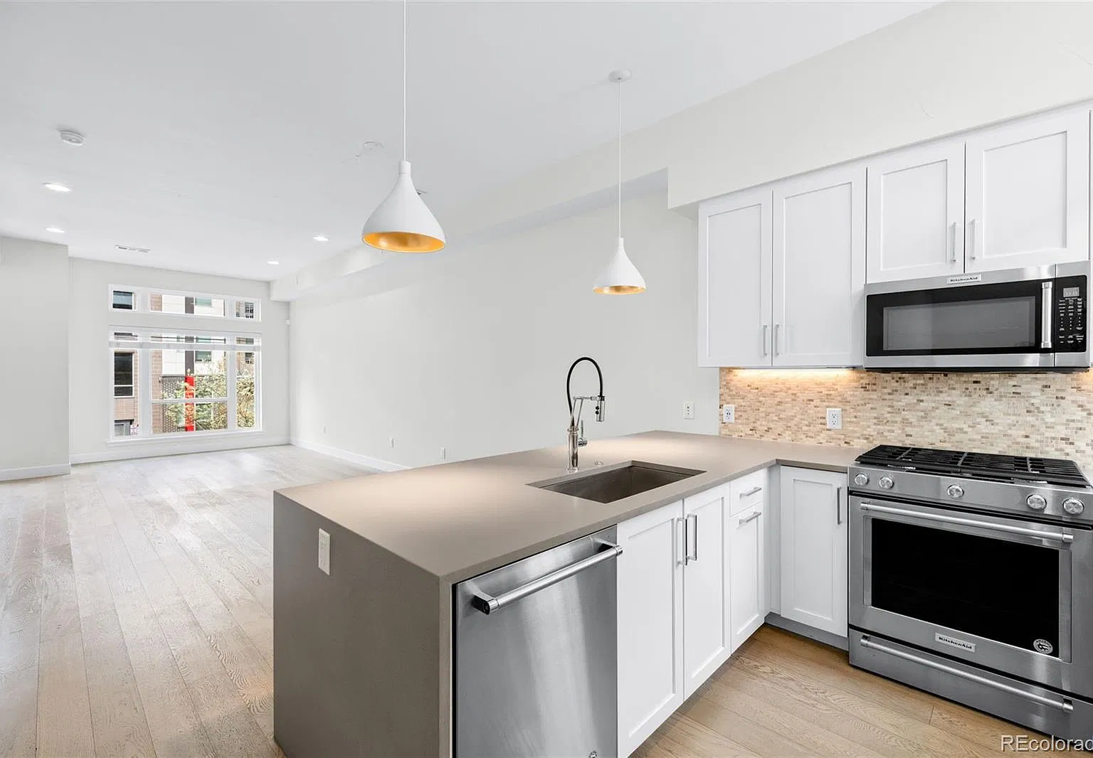 3 bed, 3.5 bath, 1623 sqft, $3,500 — Photo 4