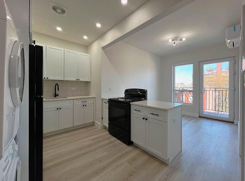 1st image of 952 Bedford Ave #4D