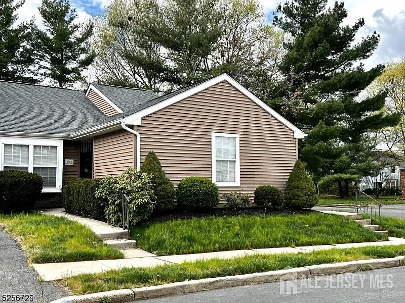 2 bed, 2.0 bath, 1042 sqft, $2,700 — Photo 1