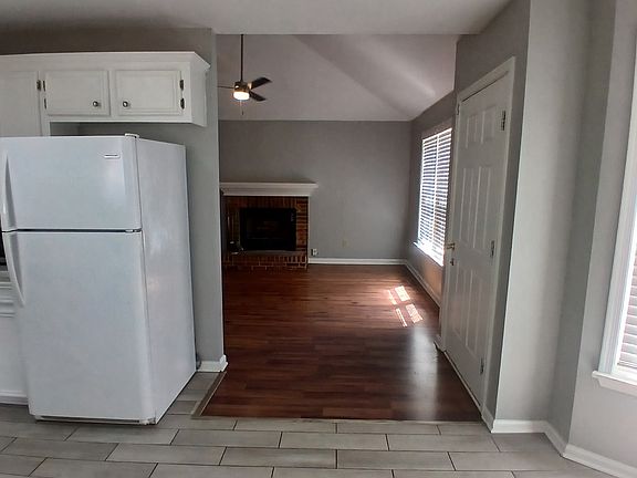 3rd image of 4017 Hickory St