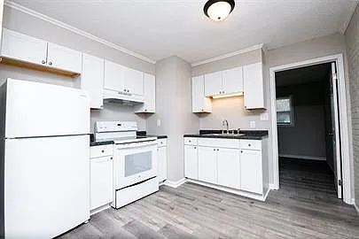 Floor plan Suburb St / Scott St / Matthews St - 532 Matthews