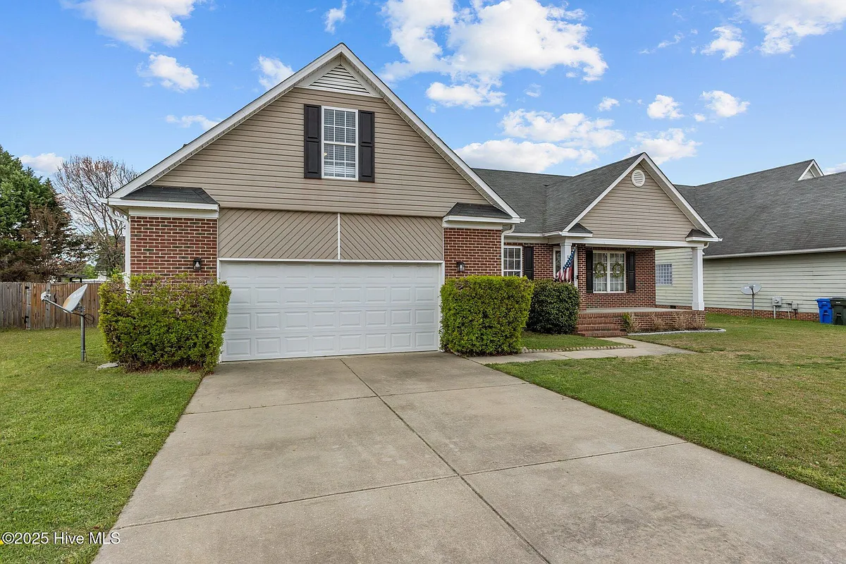 Building Photo - 8246 English Saddle Dr