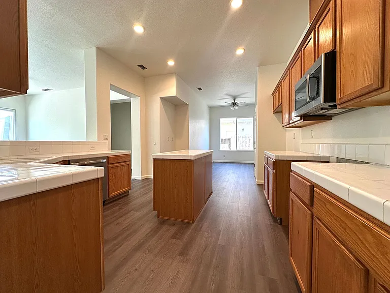 3545 Laguna Ct — Photo 7