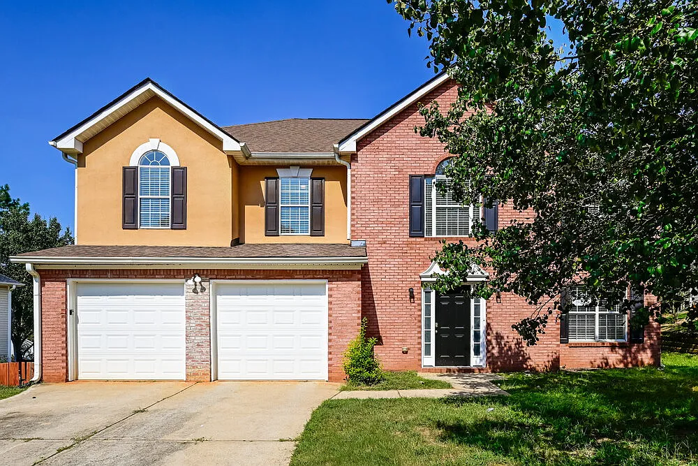 4 bed, 2.5 bath, 2656 sqft, $2,560 — Photo 1