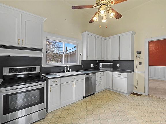 4th image of 302 W Hampton Ave