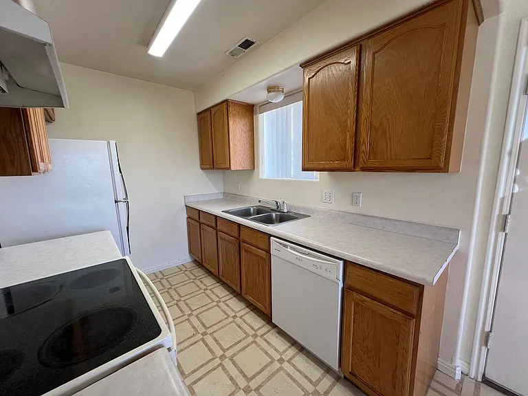 652 N 2720 E — Photo 6