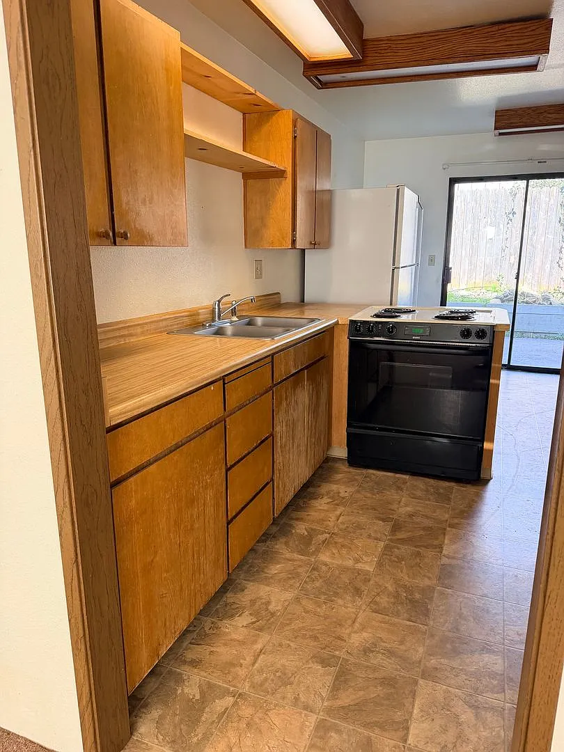 1007 Loni DR — Photo 1