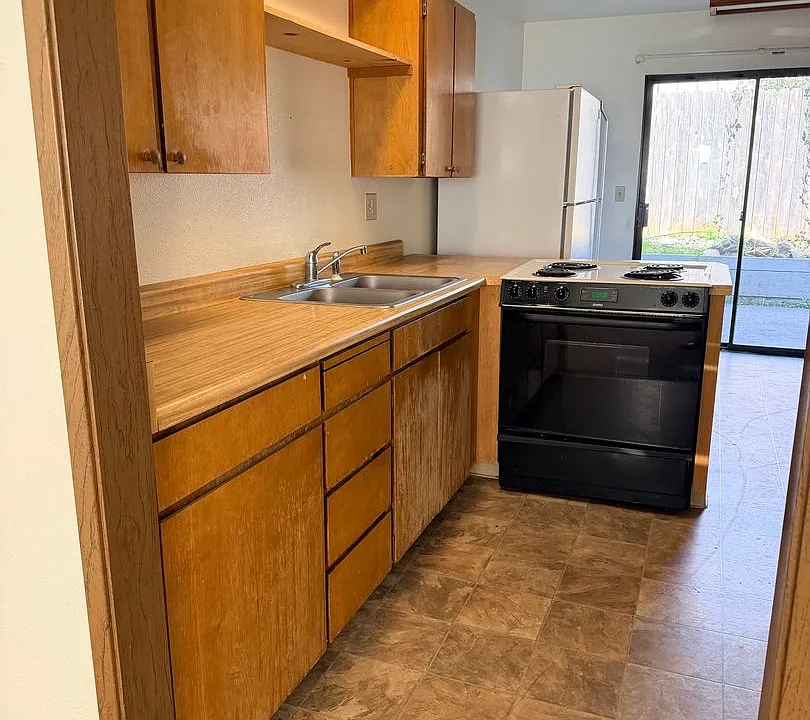 1007 Loni Dr