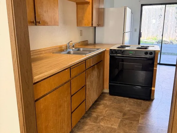 1007 Loni DR, 1007 Loni Dr #B, Fortuna, CA 95540