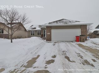 7605 S Rose Crest Trl, Sioux Falls, SD 57108