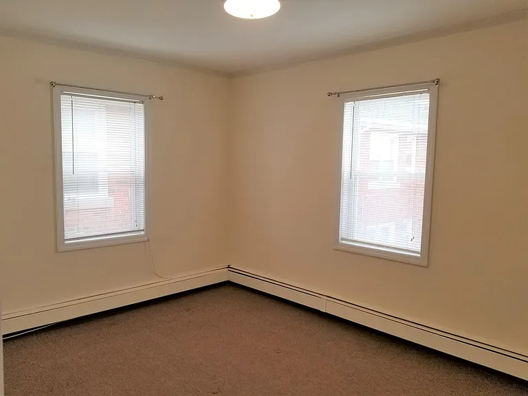 106 Monroe Blvd — Photo 15
