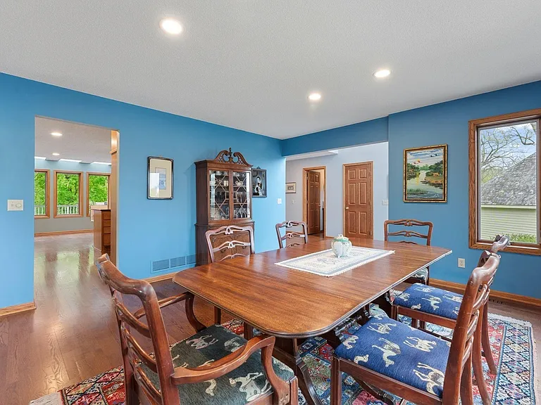 5498 Maple Ridge Ct — Photo 3