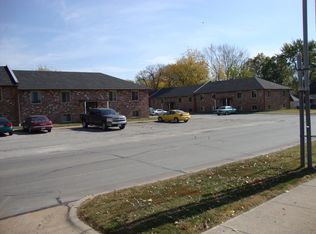 104 S 3rd St APT 1C, Clinton, MO 64735
