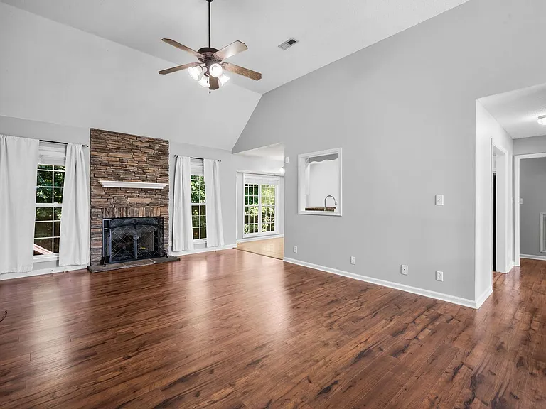 4433 Taylor Hall Ln — Photo 6