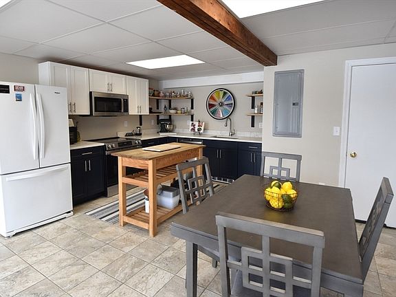 5th image of 109 Rocky Pond Rd