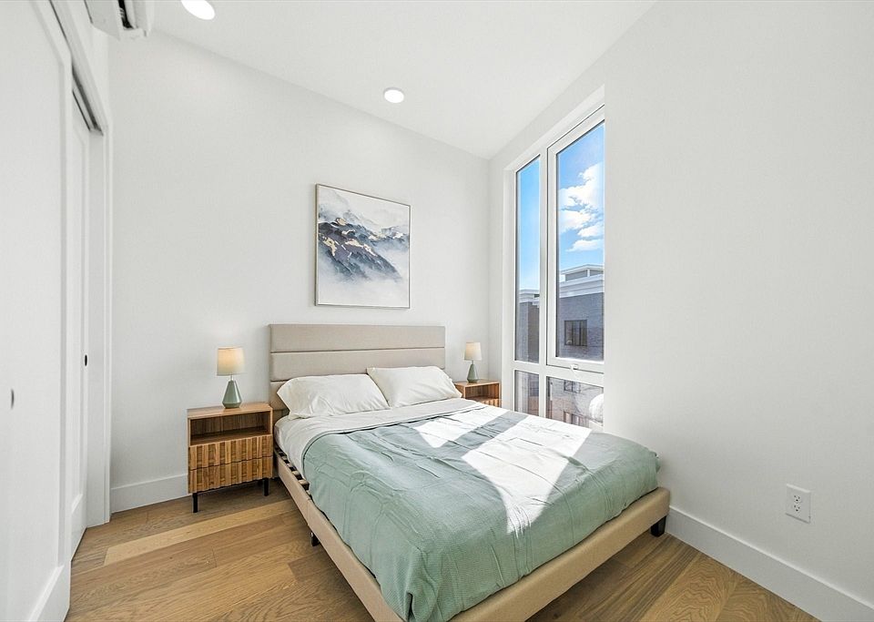 2nd image of 60 Hichborn St #205