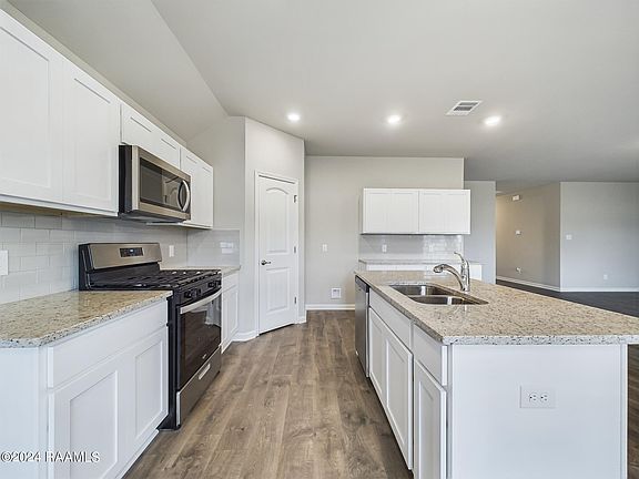 3rd image of 204 Grace View Dr
