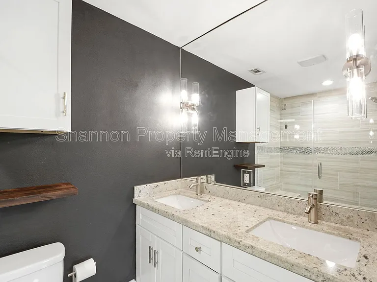 2207 Saxon Dr — Photo 19