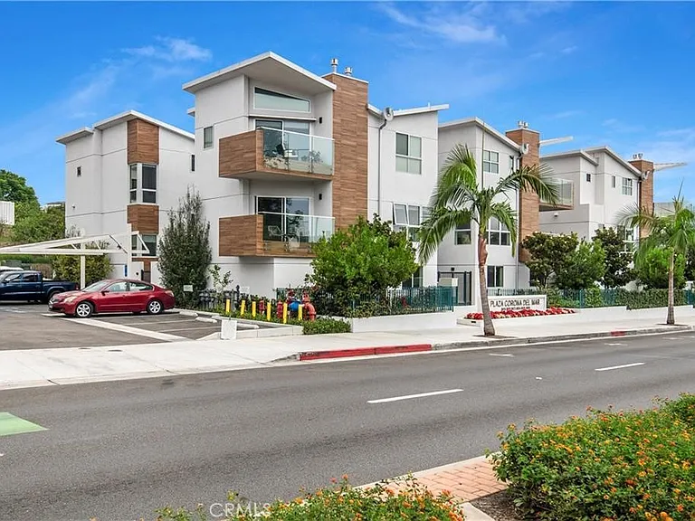 3920 Coast Hwy E — Photo 2