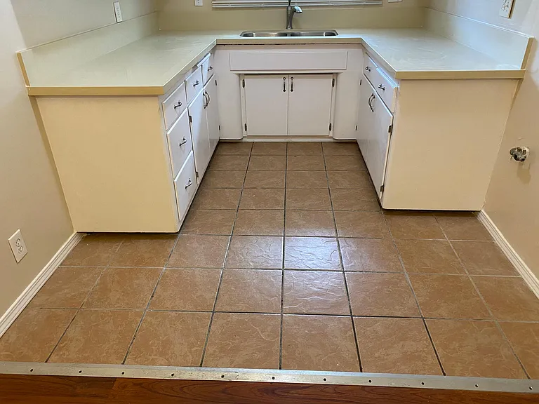 10630 S Crenshaw Blvd #3 — Photo 9