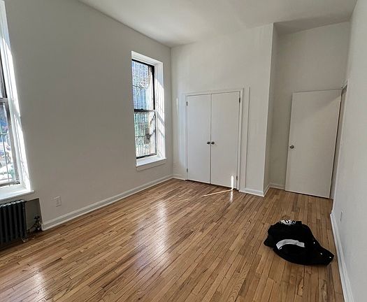 3rd image of 109 W 106th St APT 1