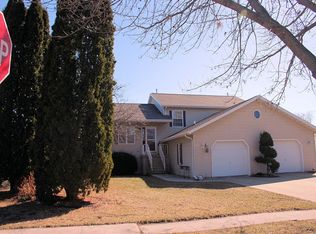 961 Eastman Ln, Fond Du Lac, WI 54935