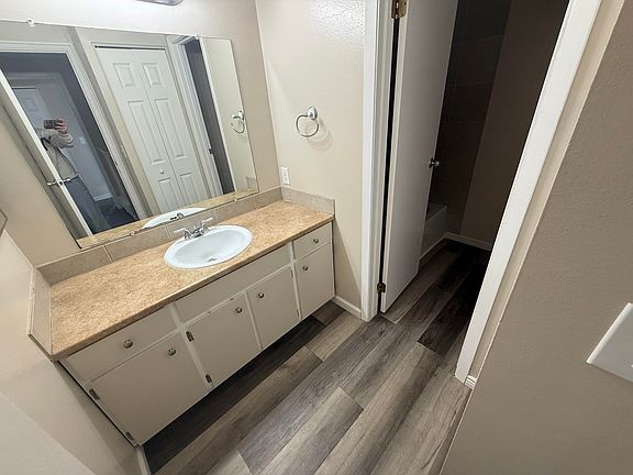 5th image of 820 Moccasin Ln