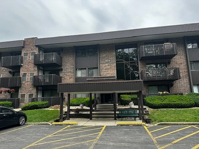 1423 Woodbridge Rd APT 1F photo 1