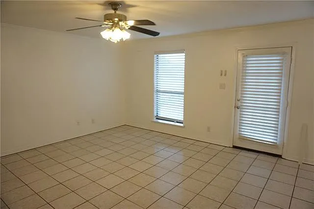 2 bed, 1.5 bath, 1140 sqft, $1,400 — Photo 3