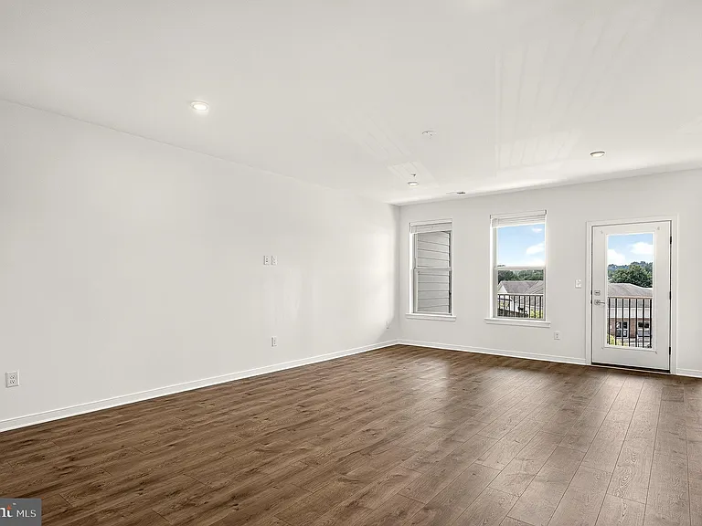 20957 Bluebird Sq — Photo 13