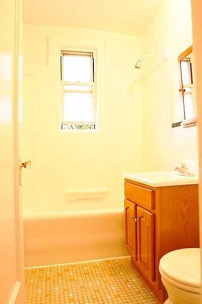 2nd image of 477 Merrick Rd APT C4