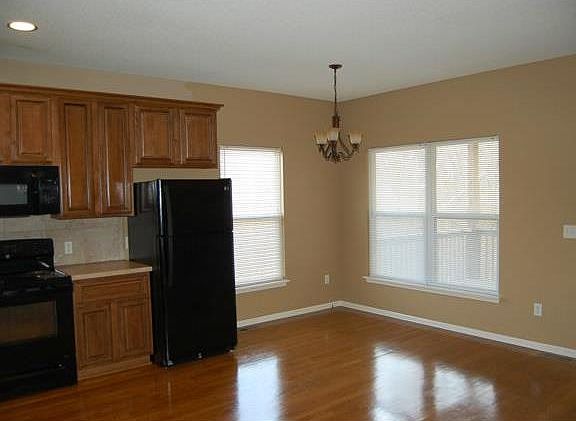 5th image of 3313 N 103rd Ct