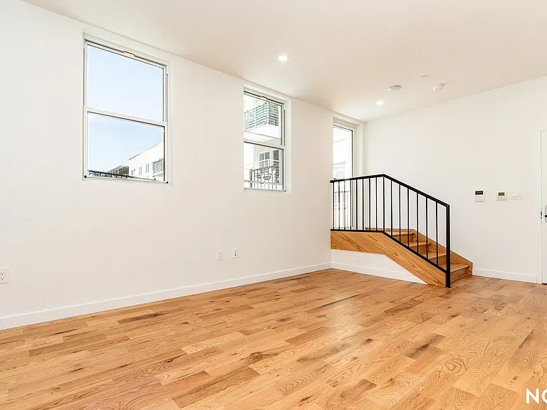 129 Graham Ave #3R — Photo 5