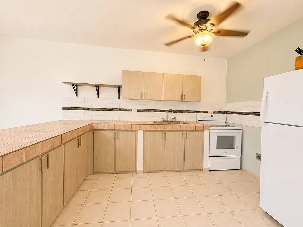 3 bed, 1.0 bath, 1200 sqft, $1,500 — Photo 4