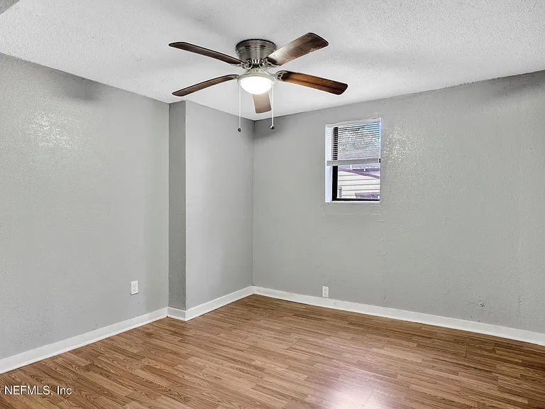 1722 W 30th St — Photo 24