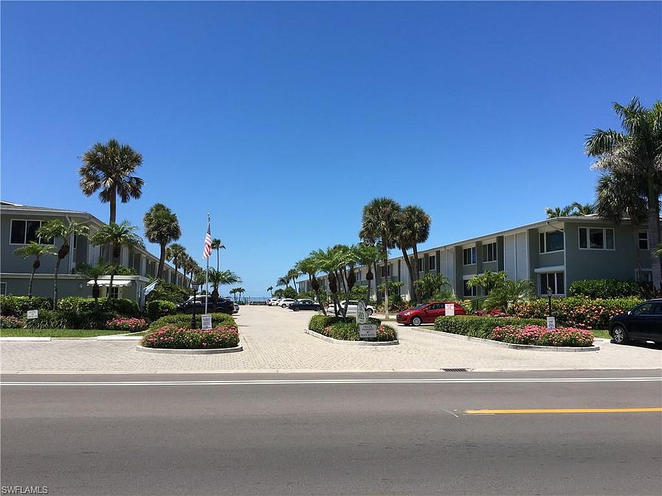 1st image of 1065 Gulf Shore Blvd N APT 313