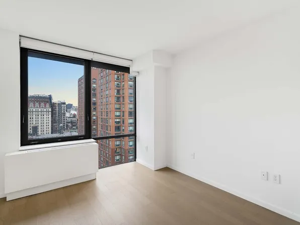 1 Union Sq S image 1 of 25