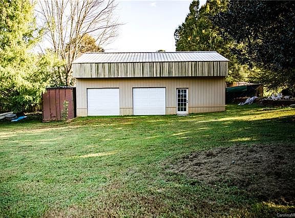5th image of 623 Greenway Dr