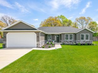57490 Charlie Dr, Elkhart, IN 46517