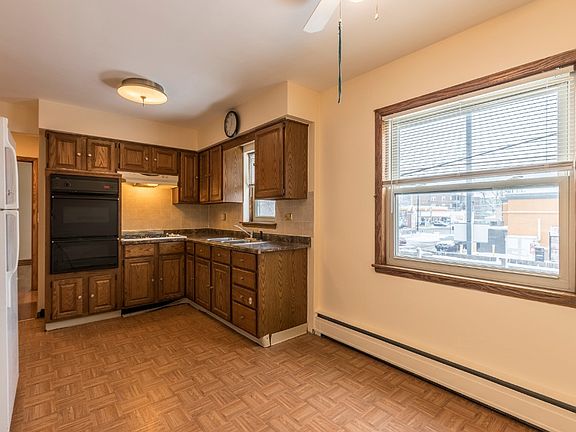 2nd image of 3942 N California Ave APT 1W