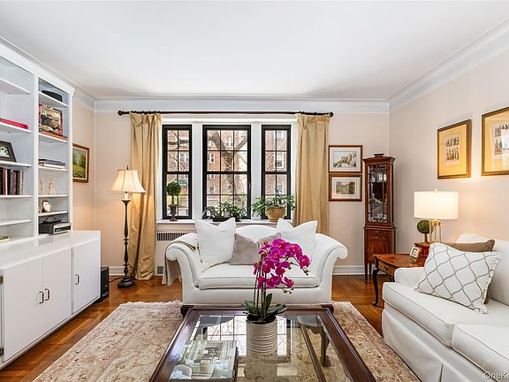4th image of 35 Parkview Avenue #1D