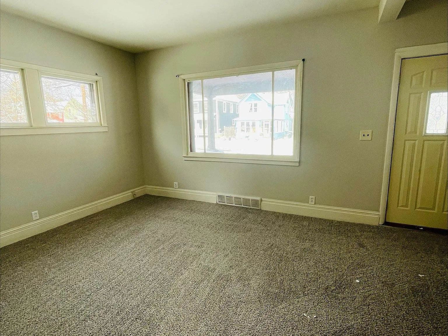 3 bed, 1212 sqft, $1,600 — Photo 2