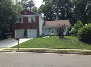 9113 Fishermans Ln, Springfield, VA 22153